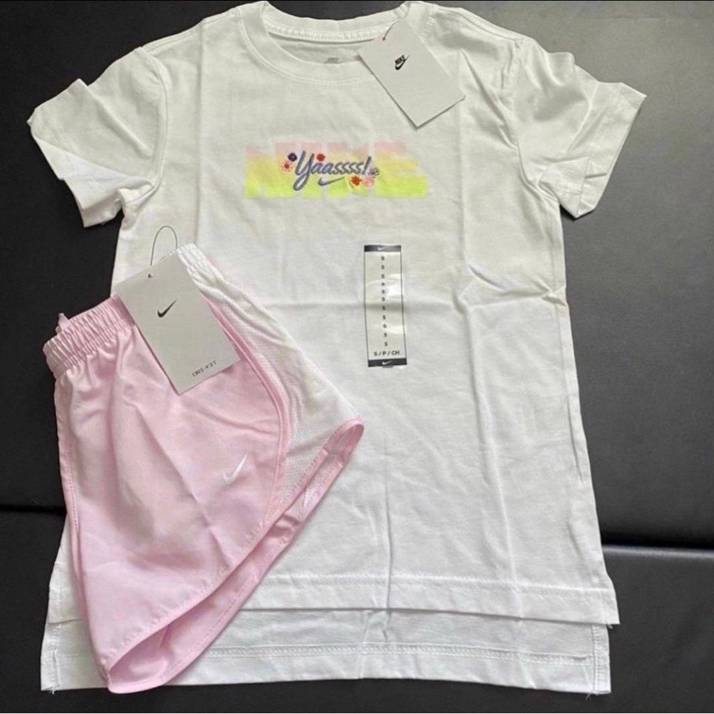 NWT Nike Athletic Set Girls Youth Size Small